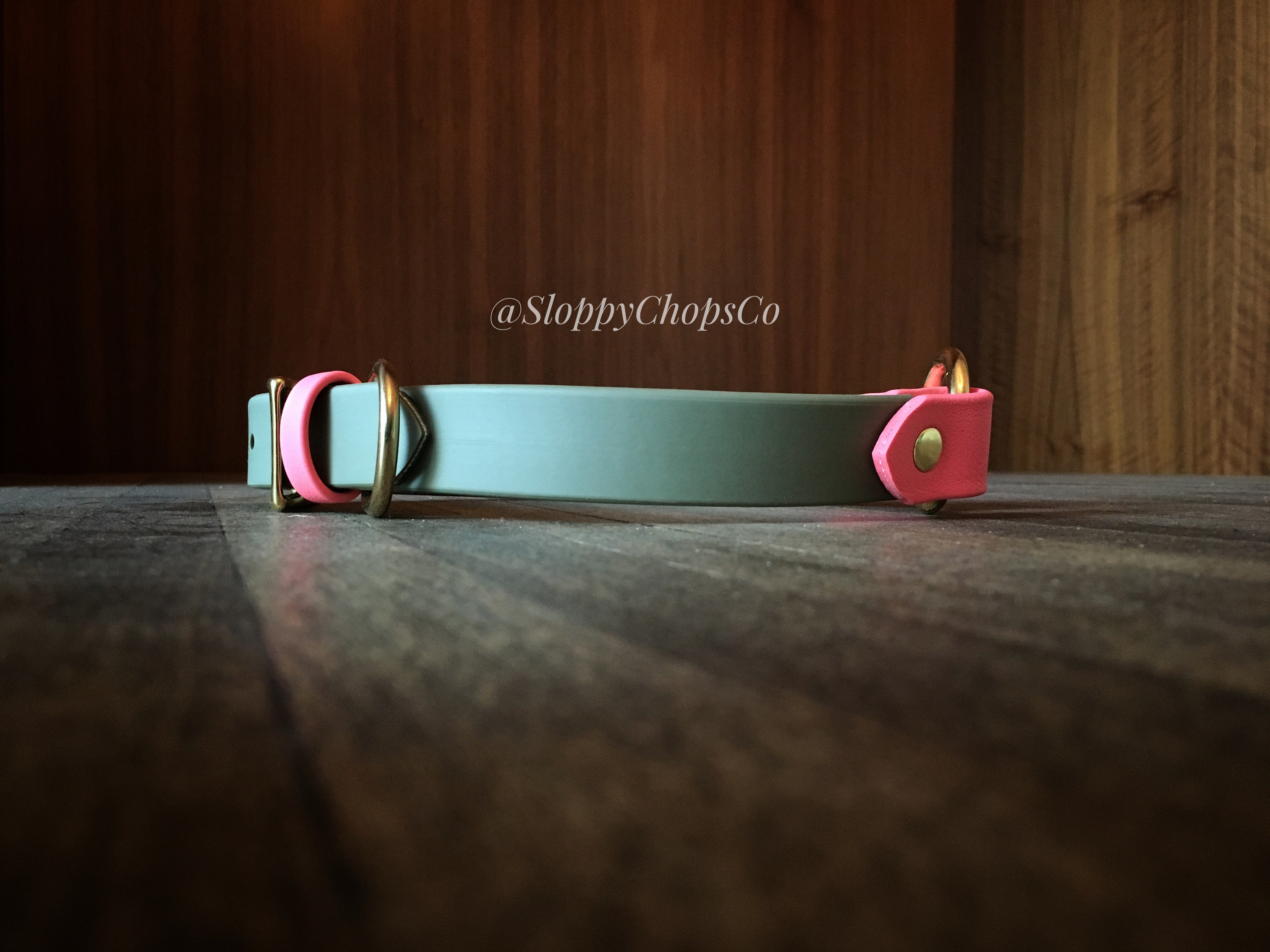 The 'Mariposa' Center Ring Collar